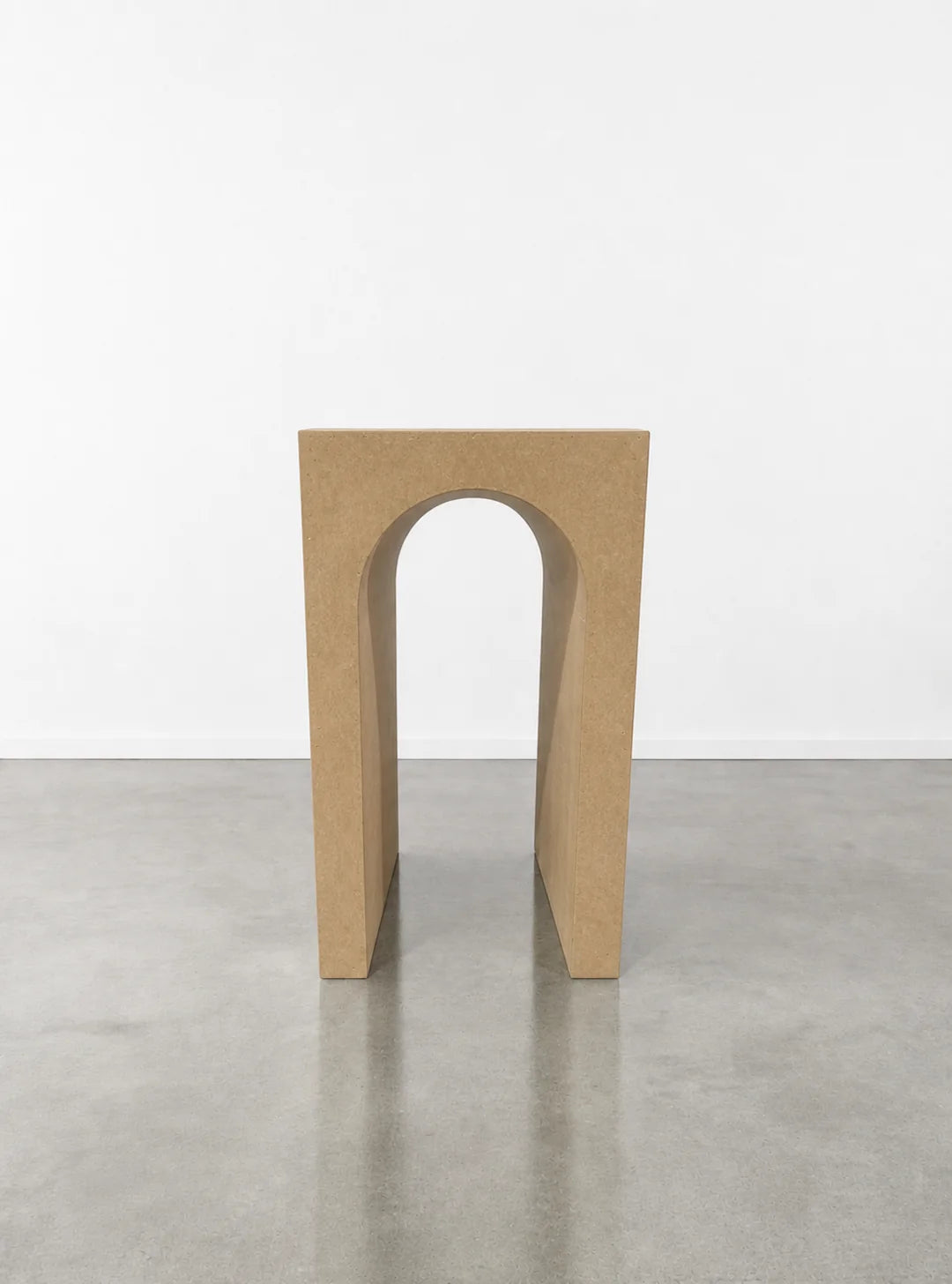 Arched Event Plinth – Modern Display Pedestal