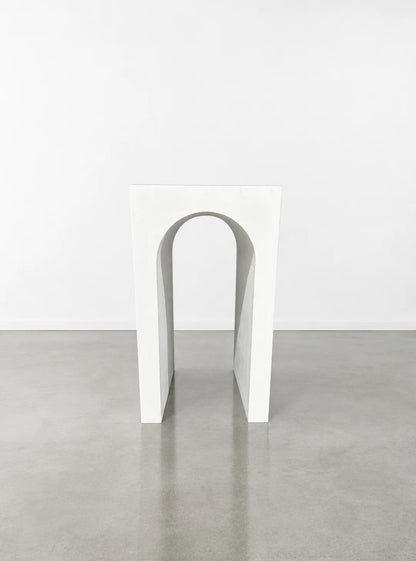 Arched Event Plinth – Modern Display Pedestal